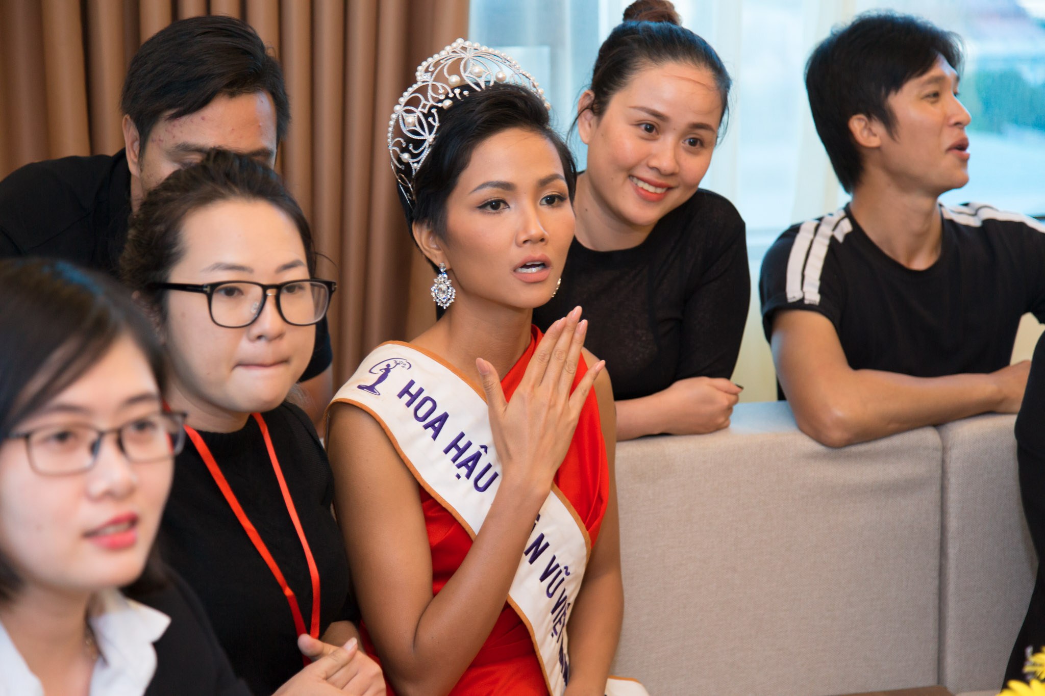 Hoa hậu Hoàn vũ 2017: 'Cầu thủ U23 Việt Nam nào cũng đẹp và tài năng'