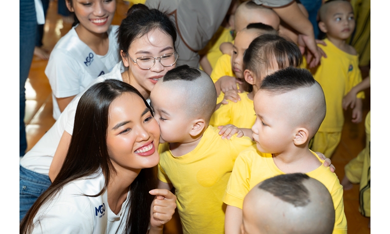 DỰ ÁN CỘNG ĐỒNG “TỦ THUỐC CHO EM” CỦA CÁC THÍ SINH HOA HẬU HOÀN VŨ VIỆT NAM - MISS COSMO VIETNAM 2023 TRAO TỦ THUỐC ĐẦU TIÊN TẠI MÁI ẤM ĐỨC QUANG