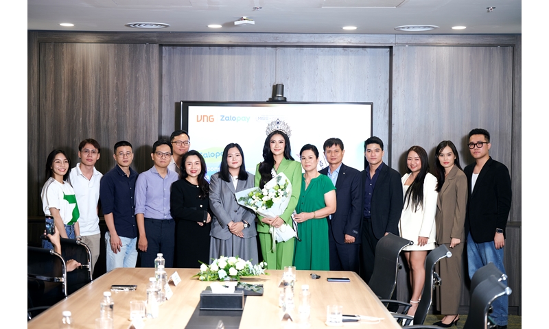 CHƯA TỪNG CÓ TRONG TIỀN LỆ: HOA HẬU HOÀN VŨ VIỆT NAM 2025 PHƯƠNG LINH CÓ CHUYẾN “COMPANY COMING” TẠI TRỤ SỞ TẬP ĐOÀN CÔNG NGHỆ HÀNG ĐẦU VIỆT NAM