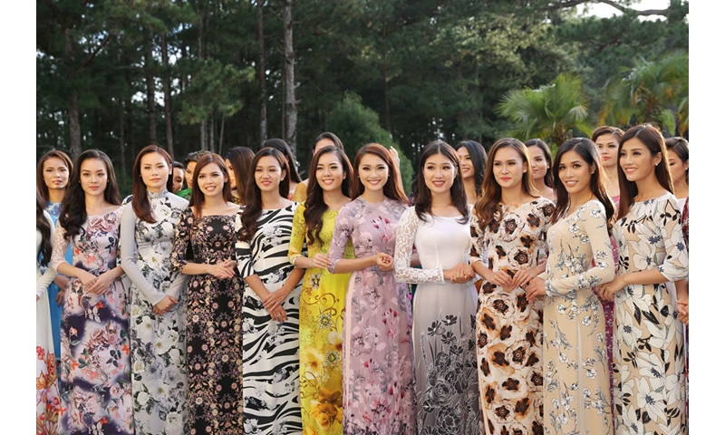 Top 45 Hoa hậu Hoàn vũ Việt Nam diện áo dài giữa đồi thông Đà Lạt