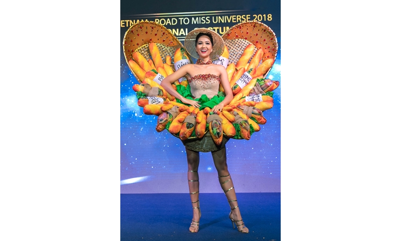 Trang phục dân tộc “Bánh mì” đồng hành cùng H’Hen Niê tại Miss Universe 2018