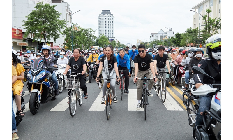 HOA HẬU HOÀN VŨ VIỆT NAM 2022 - NGỌC CHÂU DIỄU HÀNH BẰNG XE ĐẠP TẠI THÀNH PHỐ TÂY NINH, TUYÊN TRUYỀN Ý THỨC BẢO VỆ MÔI TRƯỜNG