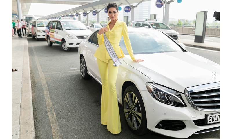 Vừa xuất trận, thời trang sân bay của H'Hen Niê đã ăn đứt dàn người đẹp Miss Universe