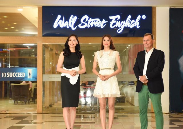 Thí sinh Hoa hậu Hoàn vũ Việt Nam tự tin khoe tiếng Anh với Wall Street English Vietnam