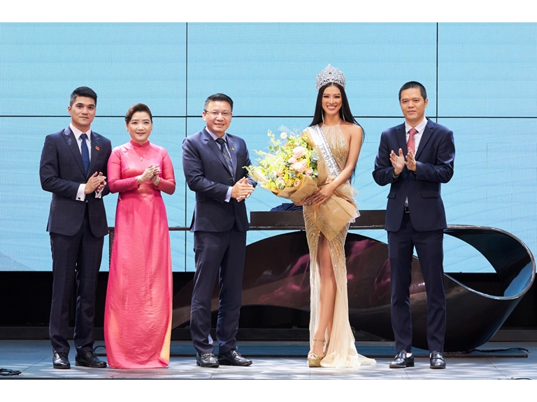 KIM DUYÊN ĐƯỢC TRAO VƯƠNG MIỆN DANH GIÁ TẠI SEND - OFF HOÀNH TRÁNG