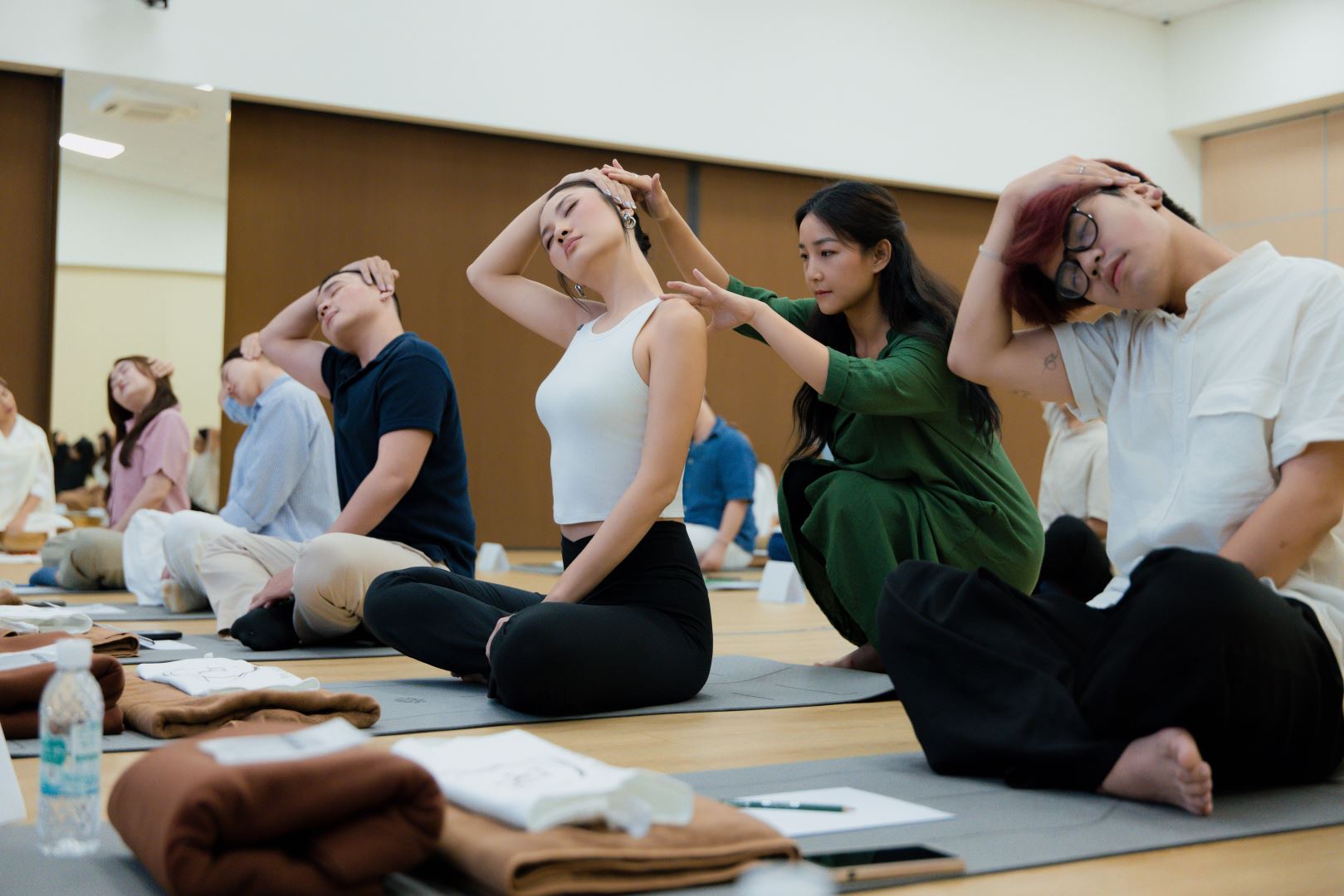 TÂM HUYẾT VỚI DỰ ÁN ‘KHÓ’, HOA HẬU PHƯƠNG LINH ĐỐI DIỆN LOẠT CHẤT VẤN