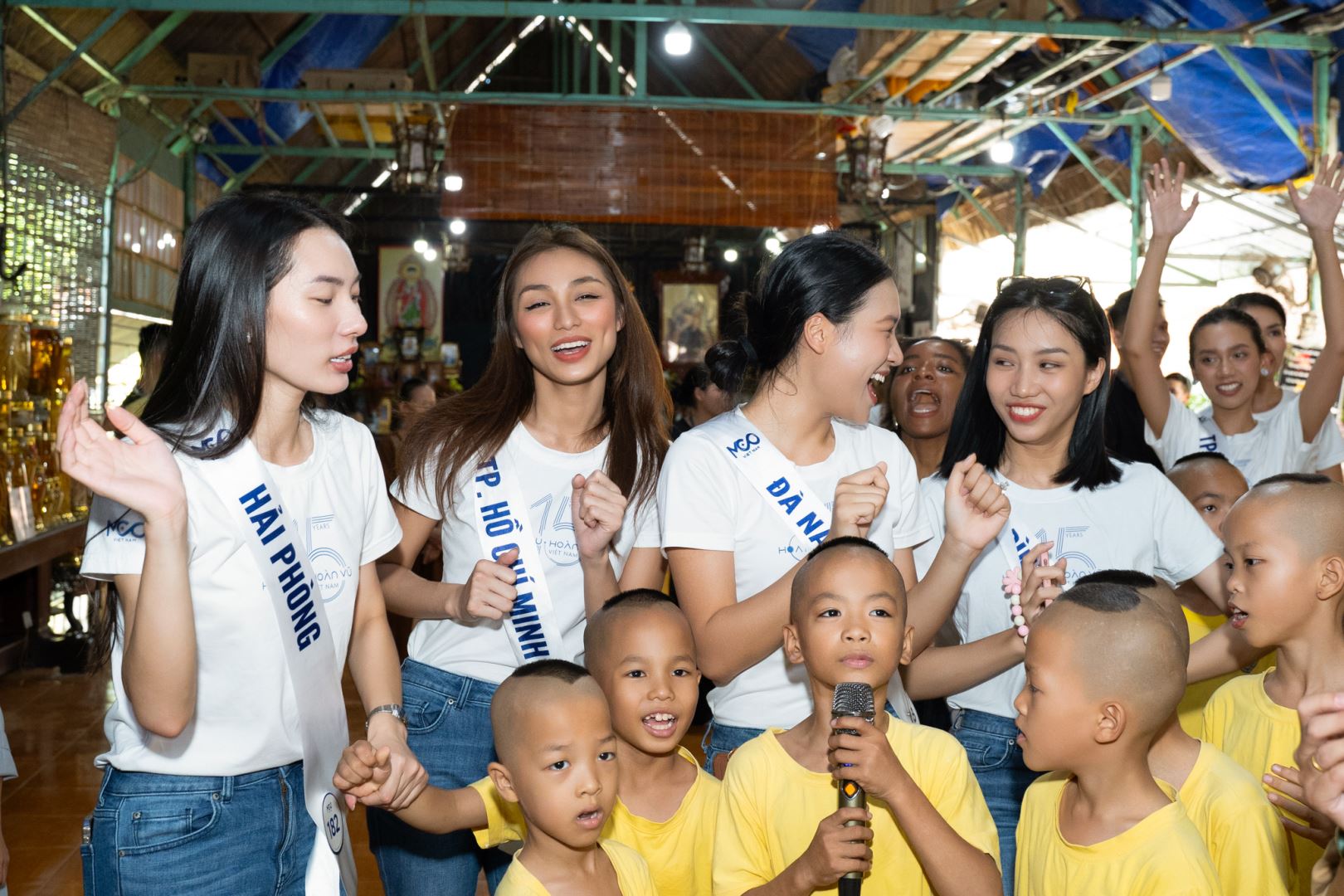 DỰ ÁN CỘNG ĐỒNG “TỦ THUỐC CHO EM” CỦA CÁC THÍ SINH HOA HẬU HOÀN VŨ VIỆT NAM - MISS COSMO VIETNAM 2023 TRAO TỦ THUỐC ĐẦU TIÊN TẠI MÁI ẤM ĐỨC QUANG