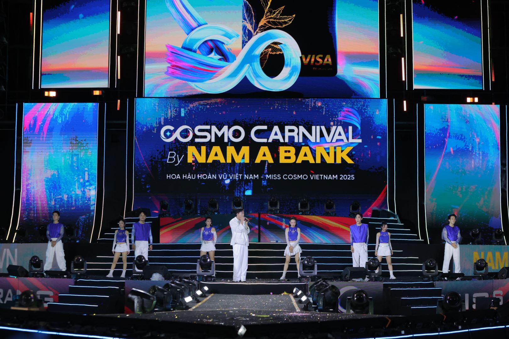 COSMO CARNIVAL SHOW BY NAM A BANK MANG LINH HỒN LỄ HỘI QUỐC TẾ VỀ VIỆT NAM