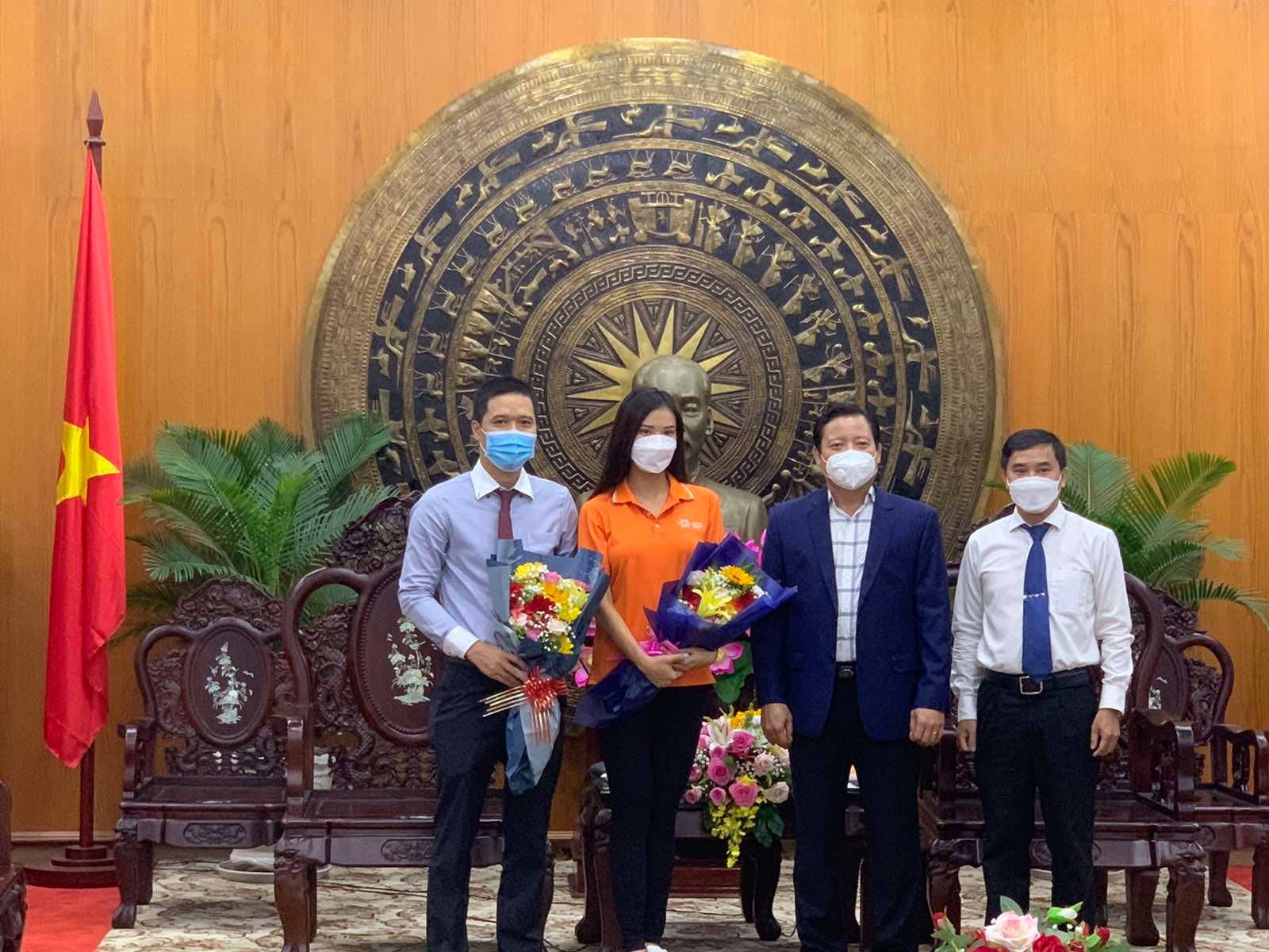 HOA HẬU KHÁNH VÂN VÀ Á HẬU KIM DUYÊN ỦNG HỘ NGƯỜI DÂN TRONG MÙA DỊCH COVID-19