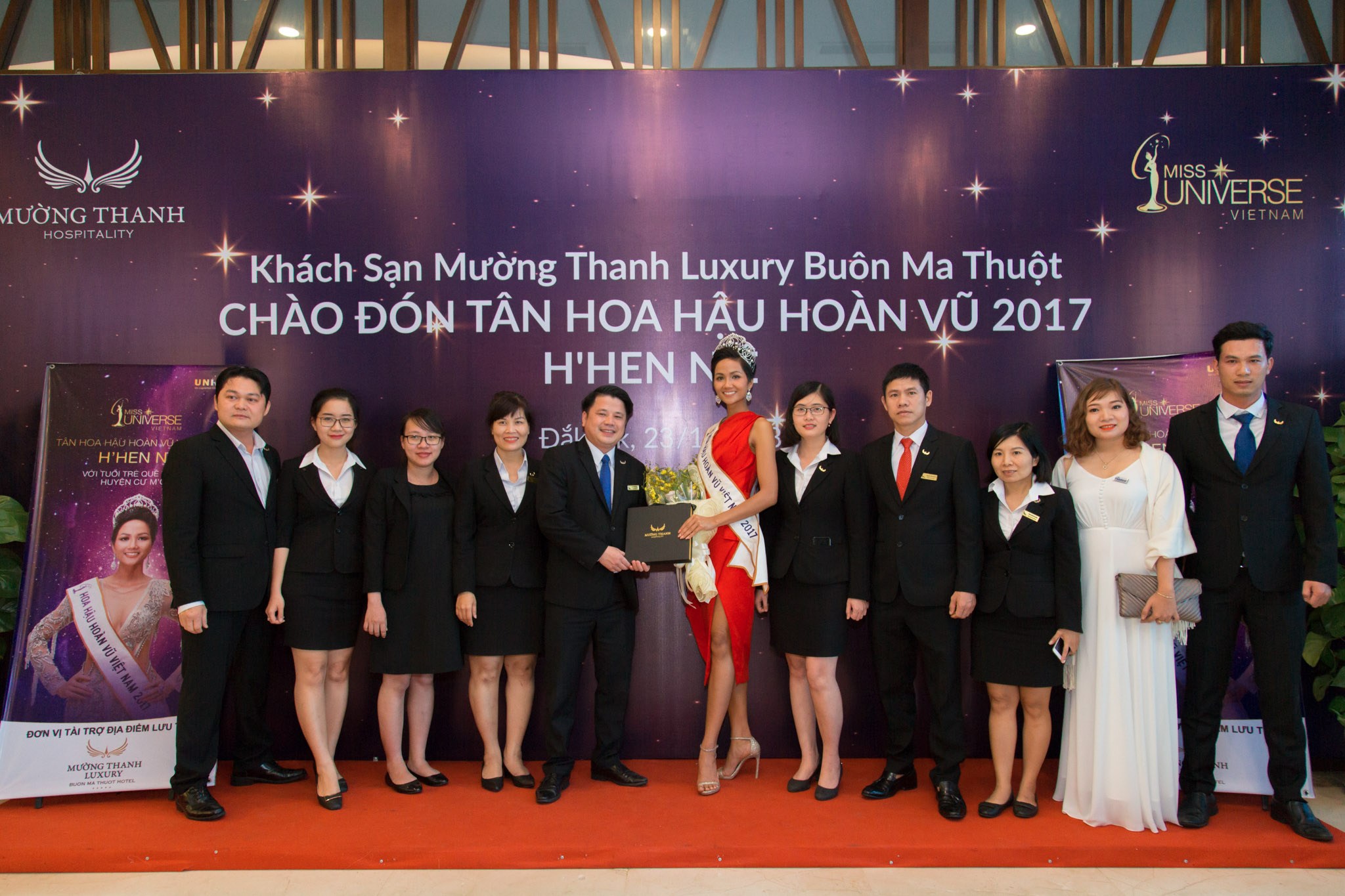 Hoa hậu H'hen Niê đến khách sạn Mường Thanh Luxury Buôn Mê Thuột