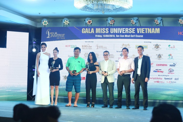 Hoa hậu H’Hen Niê và Á hậu Mâu Thủy đấu giá từ thiện Hoa hậu Hoàn vũ Việt Nam
