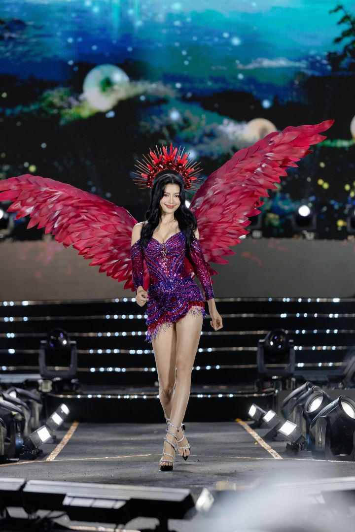 COSMO CARNIVAL SHOW BY NAM A BANK MANG LINH HỒN LỄ HỘI QUỐC TẾ VỀ VIỆT NAM