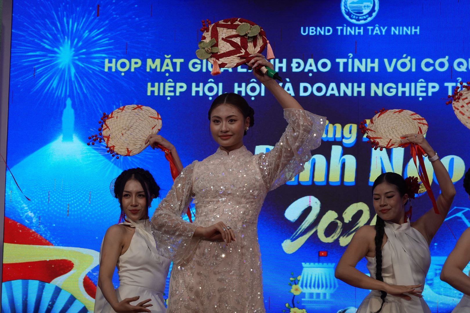 MỘT TUẦN HOẠT ĐỘNG NỔI BẬT: HOA HẬU, Á HẬU HOÀN VŨ VIỆT NAM VÀ MISS COSMO THAM GIA CÁC HOẠT ĐỘNG CỘNG ĐỒNG, LAN TỎA GIÁ TRỊ TÍCH CỰC ĐẾN VỚI XÃ HỘI