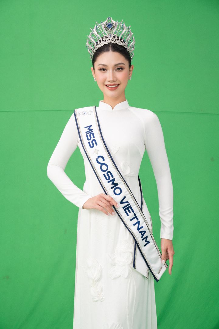 ​​HOA HẬU PHƯƠNG LINH ‘XUYÊN KHÔNG’ TRONG HÌNH HIỆU ROAD TO MISS COSMO 2025, HƯỚNG ĐẾN DẤU MỐC 100 NĂM QUỐC KHÁNH VIỆT NAM