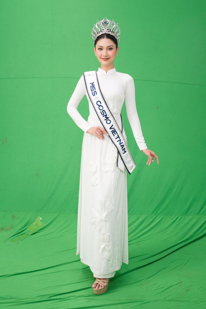 ​​HOA HẬU PHƯƠNG LINH ‘XUYÊN KHÔNG’ TRONG HÌNH HIỆU ROAD TO MISS COSMO 2025, HƯỚNG ĐẾN DẤU MỐC 100 NĂM QUỐC KHÁNH VIỆT NAM