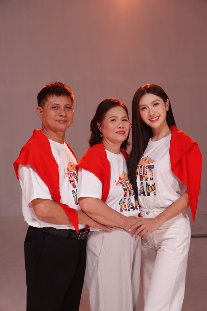 ​​HOA HẬU PHƯƠNG LINH ‘XUYÊN KHÔNG’ TRONG HÌNH HIỆU ROAD TO MISS COSMO 2025, HƯỚNG ĐẾN DẤU MỐC 100 NĂM QUỐC KHÁNH VIỆT NAM