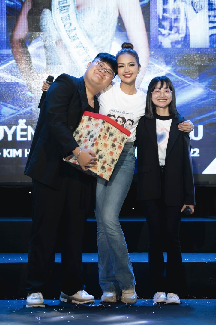 TOP 3 HOA HẬU HOÀN VŨ VIỆT NAM BẬT KHÓC TRONG FAN MEETING, BẬT MÍ NHIỀU ĐIỀU THÚ VỊ TRONG QUÁ TRÌNH DỰ THI