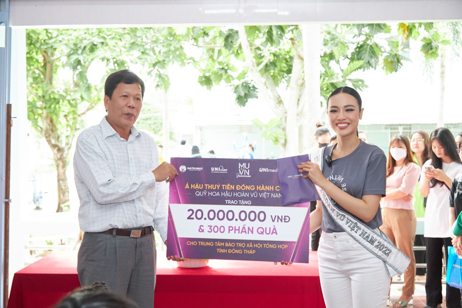 Á HẬU HOÀN VŨ VIỆT NAM 2022 - THỦY TIÊN TRÍCH TIỀN THƯỞNG, BẮT ĐẦU HÀNH TRÌNH THIỆN NGUYỆN TẠI QUÊ HƯƠNG ĐỒNG THÁP