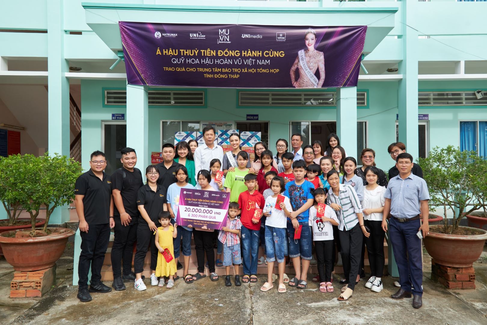 Á HẬU HOÀN VŨ VIỆT NAM 2022 - THỦY TIÊN TRÍCH TIỀN THƯỞNG, BẮT ĐẦU HÀNH TRÌNH THIỆN NGUYỆN TẠI QUÊ HƯƠNG ĐỒNG THÁP