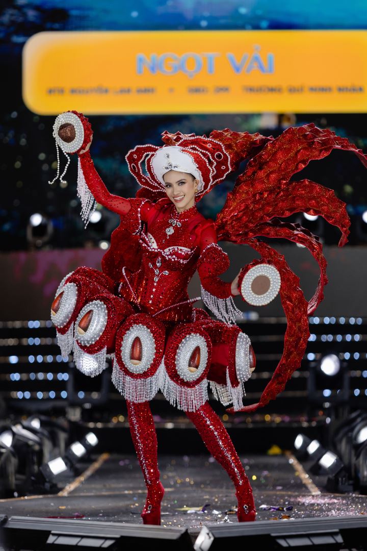 COSMO CARNIVAL SHOW BY NAM A BANK MANG LINH HỒN LỄ HỘI QUỐC TẾ VỀ VIỆT NAM