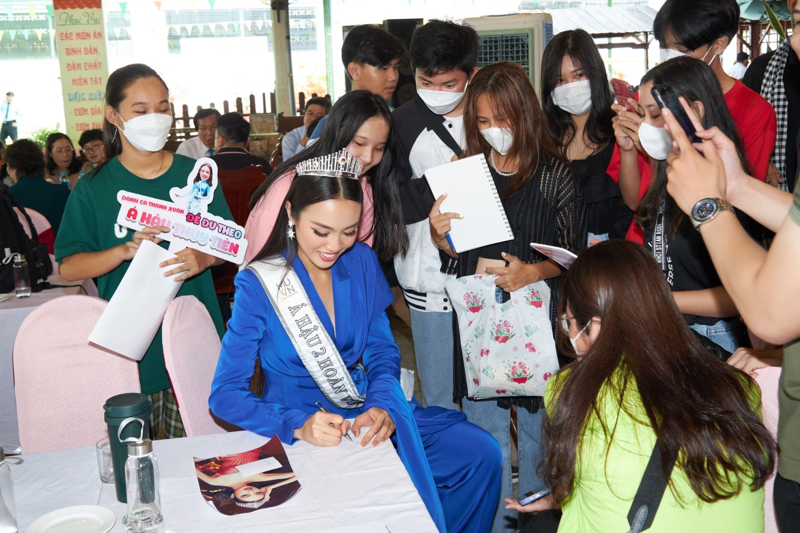 Á HẬU HOÀN VŨ VIỆT NAM 2022 - THỦY TIÊN TRÍCH TIỀN THƯỞNG, BẮT ĐẦU HÀNH TRÌNH THIỆN NGUYỆN TẠI QUÊ HƯƠNG ĐỒNG THÁP