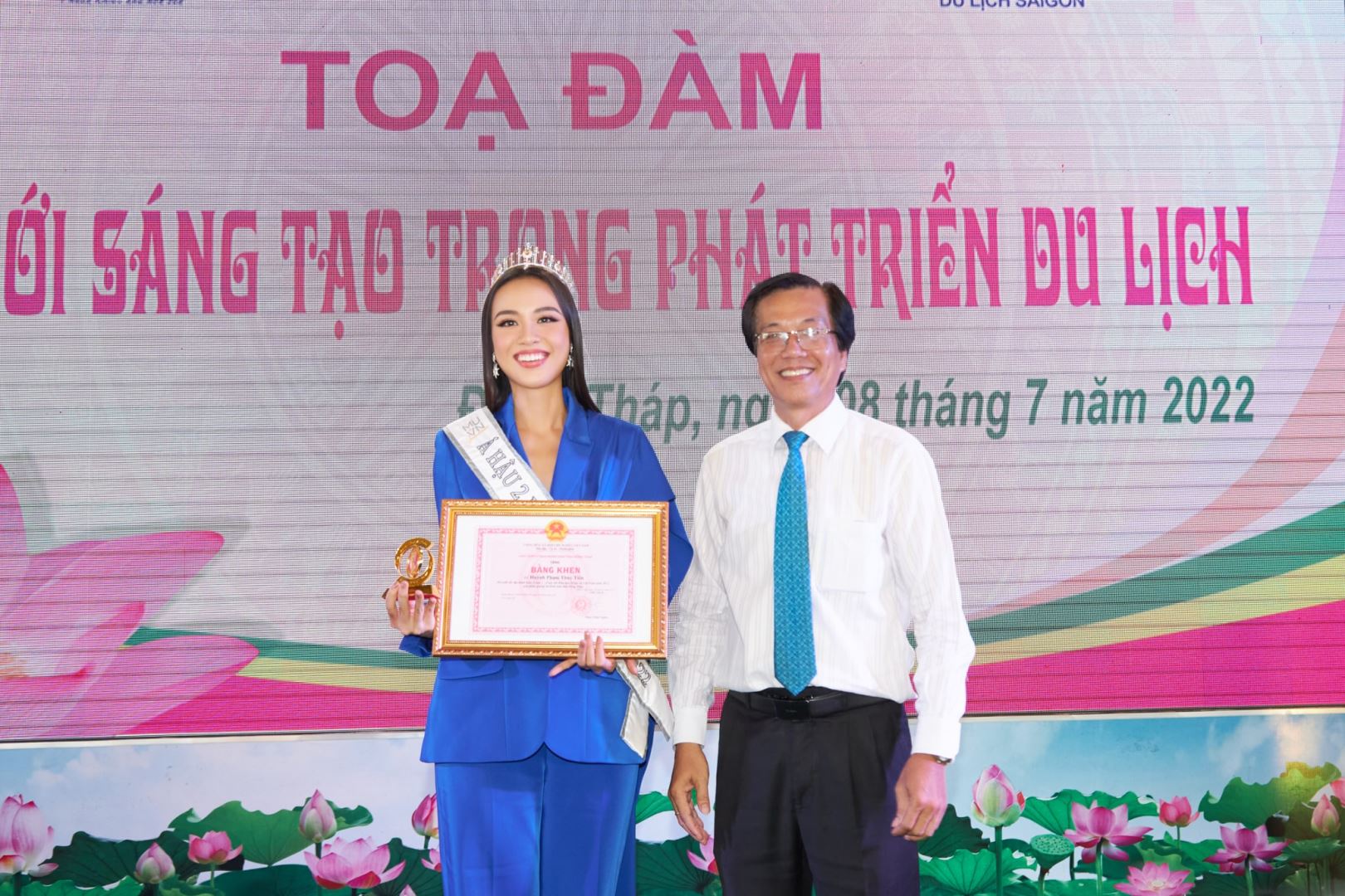 Á HẬU HOÀN VŨ VIỆT NAM 2022 - THỦY TIÊN TRÍCH TIỀN THƯỞNG, BẮT ĐẦU HÀNH TRÌNH THIỆN NGUYỆN TẠI QUÊ HƯƠNG ĐỒNG THÁP